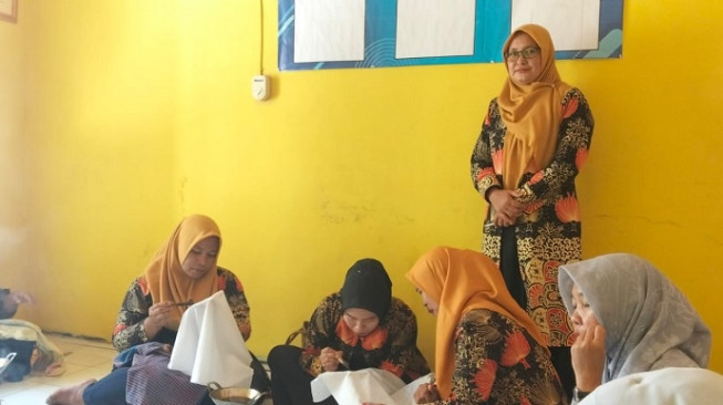Emak-Emak Mengupeh Siap "Ngebor" Cuan Bareng SKK Migas - MontD'Or Oil Tungkal